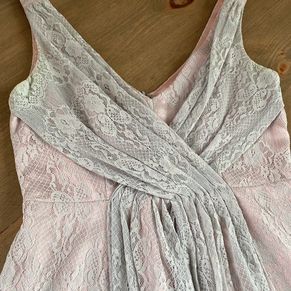 Grey lace over pink lining dress. Size xs - Picture 4 of 6